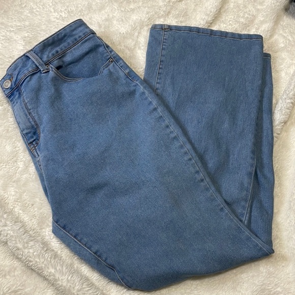 Light Colored Boot‎ Jeans - Picture 1 of 6